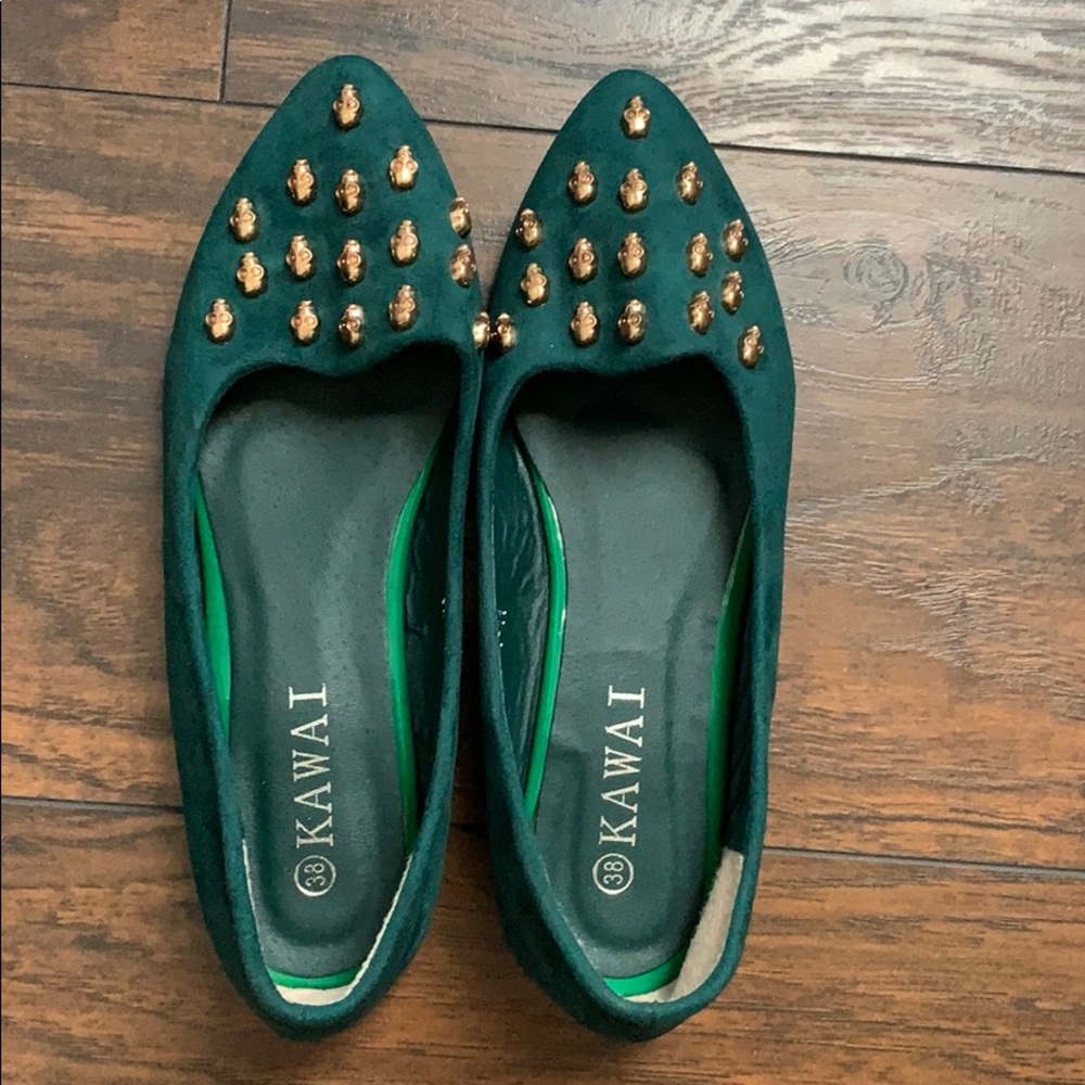 Fashionable pointy flats
